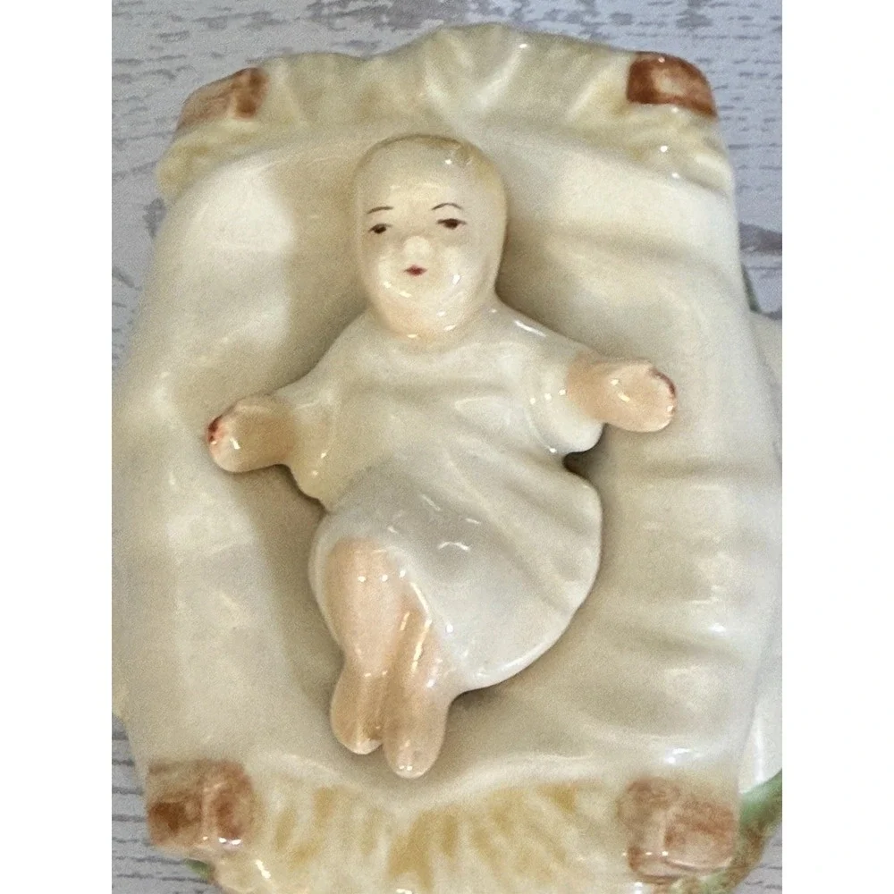 Vintage Baby Jesus In a Manger Holland‎ Mold Ceramic Hand Painted Signed 1970's